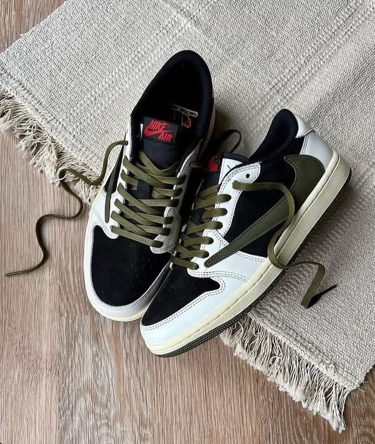 Air Jordan preto, branco e oliva
